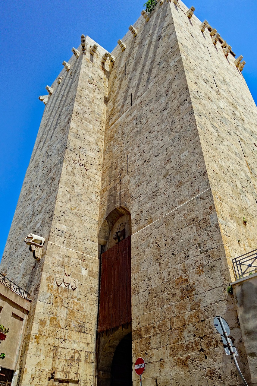 Mittelalterlicher Turm im Castello-Viertel von Cagliari
