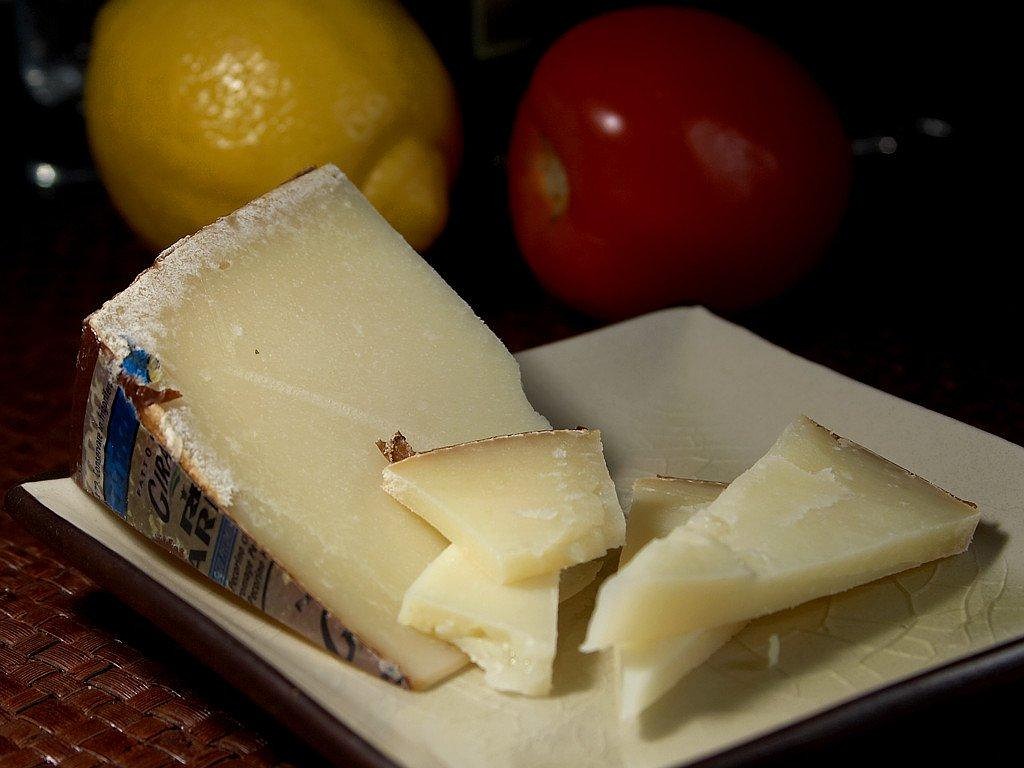 Angeschnittener Pecorino-Käselaib